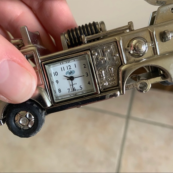 Sanis Quartz Heavy Fire Engine Truck Clock - Picture 3 of 5